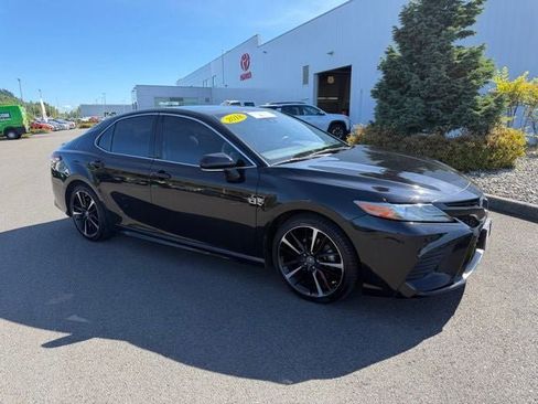 Used 2018 Toyota Camry XSE FWD image 12