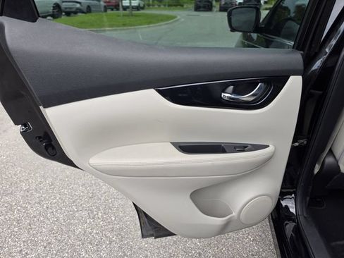 Used 2017 Nissan Rogue Sport SL FWD image 13