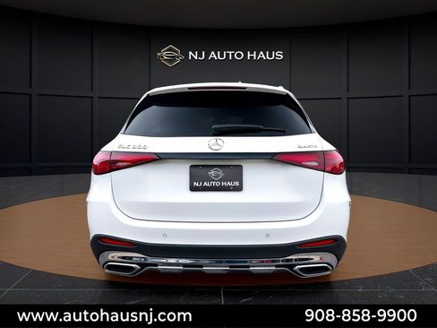 Used 2024 Mercedes-Benz GLC 300 4MATIC w/ AMG Line image 7