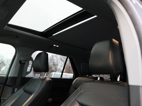 Used 2022 Ford Explorer XLT w/ Equipment Group 202A image 43