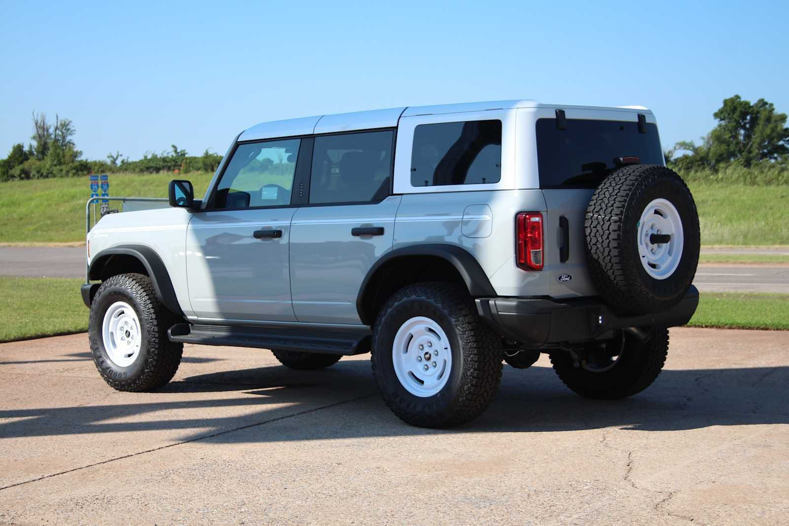 New 2026 Ford Bronco Heritage Edition AWD/4WD image 7