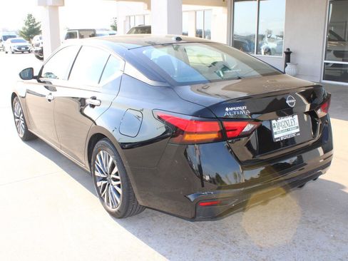 Used 2025 Nissan Altima 2.5 SV image 11
