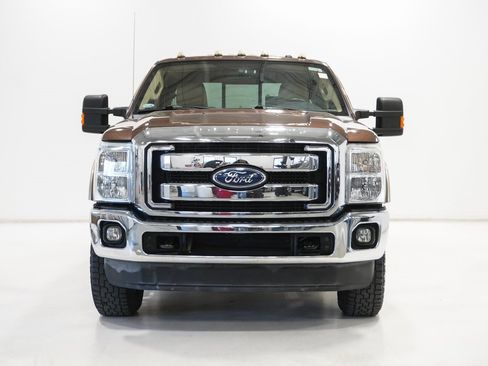 Used 2011 Ford F250 Lariat w/ Camper Pkg image 3