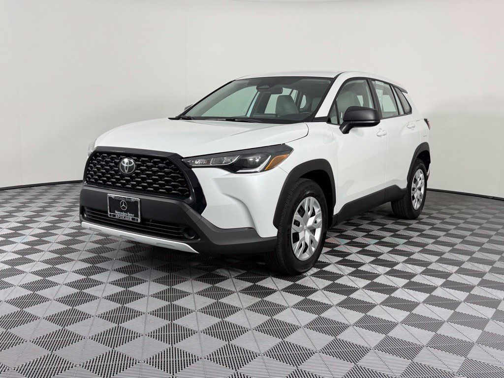 Used 2024 Toyota Corolla Cross L AWD/4WD image 3
