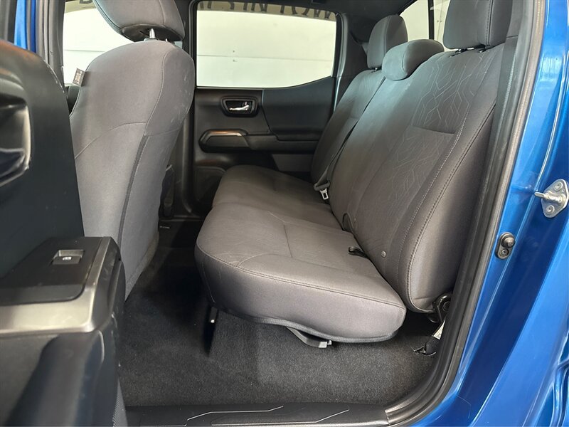 Used 2017 Toyota Tacoma TRD Sport w/ Tow Package RWD image 10