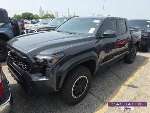 Used 2025 Toyota Tacoma TRD Off-Road AWD/4WD image 1