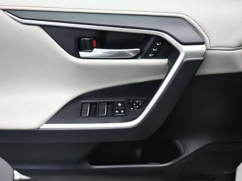 Used 2019 Toyota RAV4 Limited w/ Carpet Mat Package AWD/4WD image 10