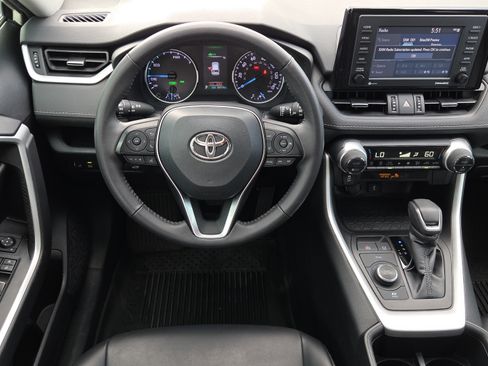 Certified 2022 Toyota RAV4 XLE Premium AWD/4WD image 13