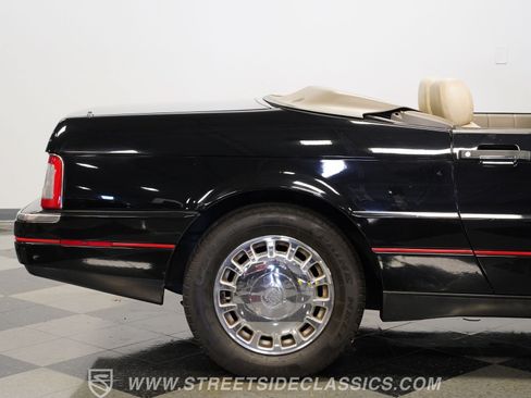 Used 1993 Cadillac Allante FWD image 30