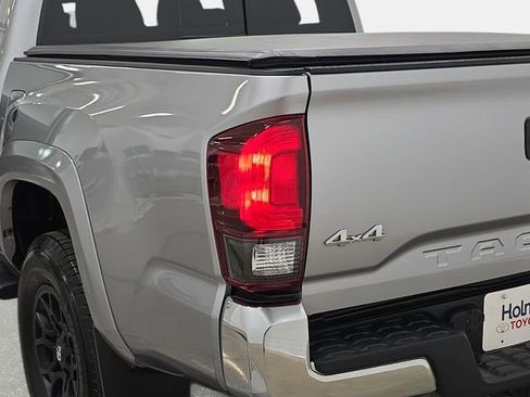 Certified 2021 Toyota Tacoma SR5 AWD/4WD image 33
