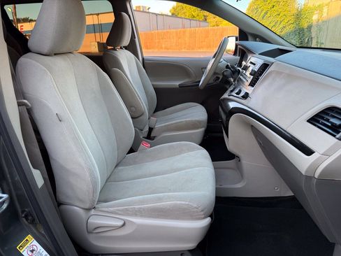 Used 2012 Toyota Sienna FWD image 13
