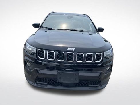 Used 2024 Jeep Compass Latitude AWD/4WD image 11
