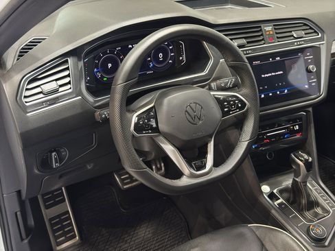 Used 2022 Volkswagen Tiguan SEL R-Line AWD/4WD image 18