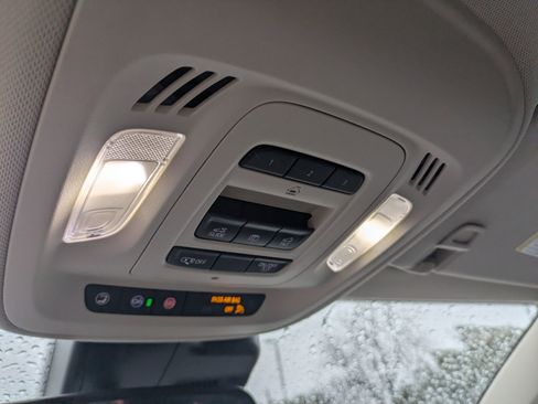 Used 2021 Buick Envision Essence w/ Technology Package I image 25