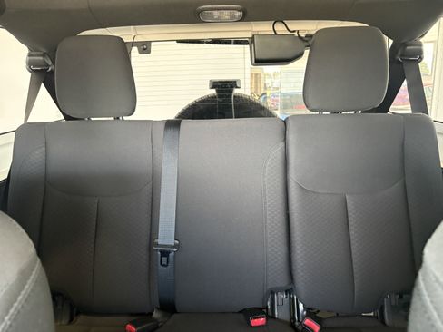 Used 2018 Jeep Wrangler Unlimited Sport S AWD/4WD image 17