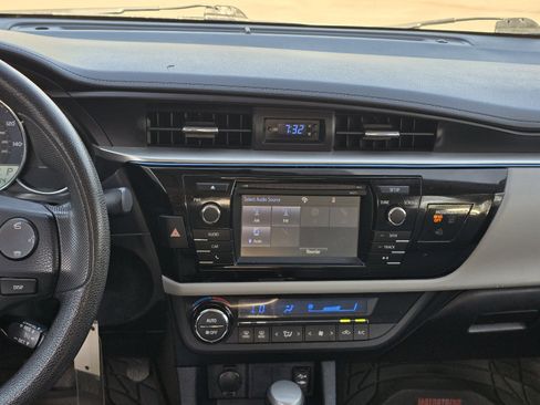 Used 2016 Toyota Corolla LE image 15