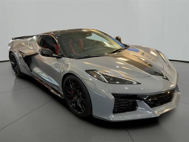 Used 2024 Chevrolet Corvette Z06 RWD image 8