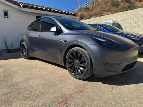 Used 2022 Tesla Model Y Performance AWD/4WD image 3