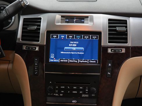 Used 2011 Cadillac Escalade Luxury AWD/4WD image 15