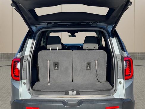 Used 2023 GMC Acadia SLE w/ Driver Convenience Package image 16