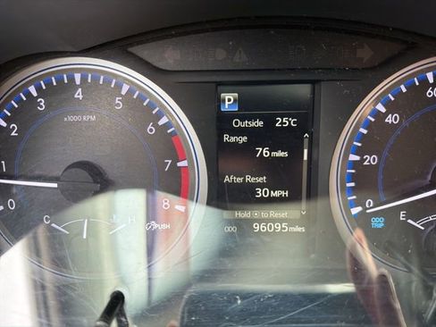 Used 2019 Toyota Highlander LE AWD/4WD image 5