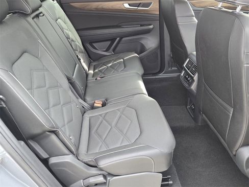 Certified 2025 Volkswagen Atlas SE w/ Panoramic Sunroof Package image 16