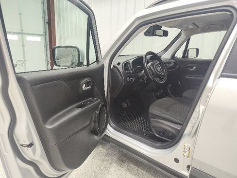 Used 2018 Jeep Renegade Altitude AWD/4WD image 11