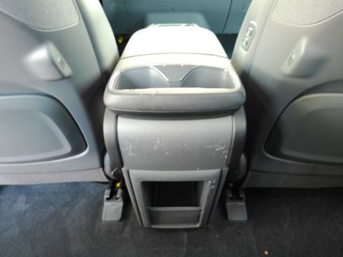 Used 2024 Kia EV9 Light Long Range RWD image 29