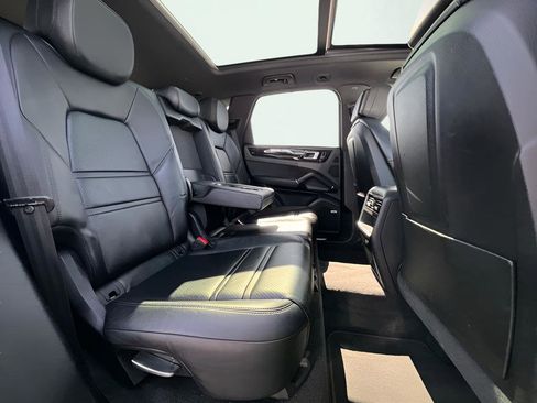 Used 2020 Porsche Cayenne image 25