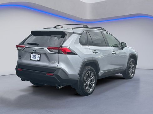Used 2023 Toyota RAV4 XLE Premium image 10