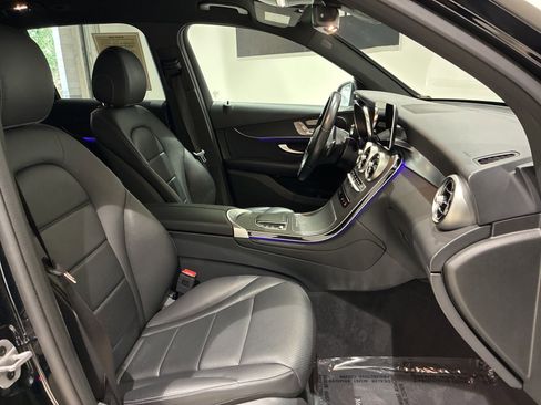 Used 2022 Mercedes-Benz GLC 300 4MATIC image 9