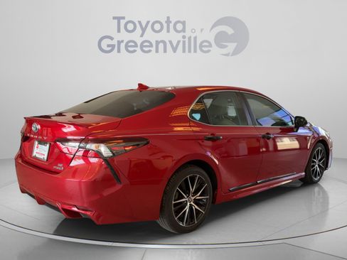 Used 2022 Toyota Camry SE w/ Audio Upgrade Package FWD image 6