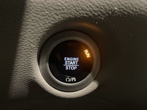 Used 2023 Chrysler Pacifica Touring-L FWD image 10