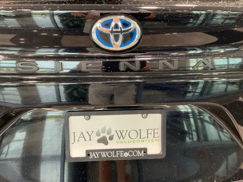 Certified 2025 Toyota Sienna XLE w/ XLE Plus Package AWD/4WD image 25