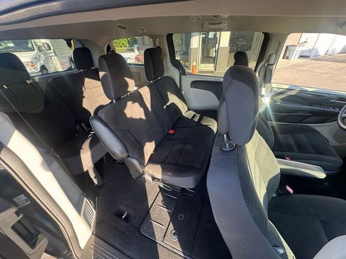Used 2019 Dodge Grand Caravan SE image 9