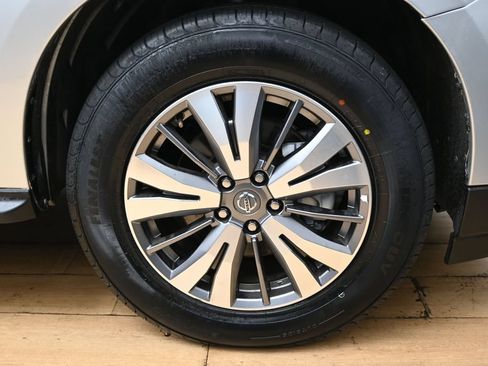 Used 2020 Nissan Pathfinder SV AWD/4WD image 12