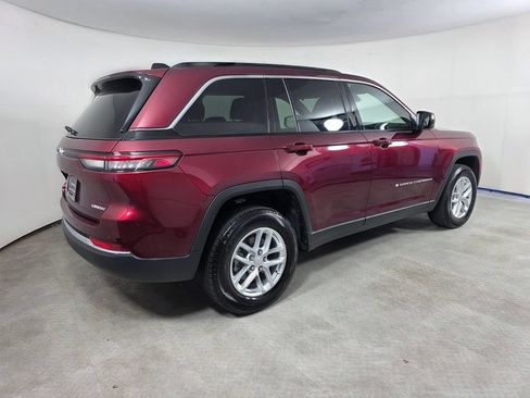 Used 2025 Jeep Grand Cherokee Laredo X RWD image 4