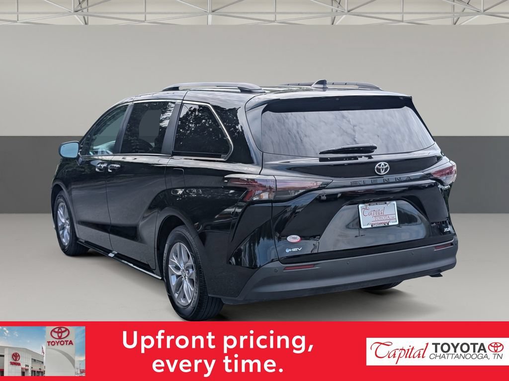 Used 2026 Toyota Sienna XLE FWD image 5