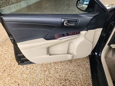 Used 2014 Toyota Camry XLE FWD image 9