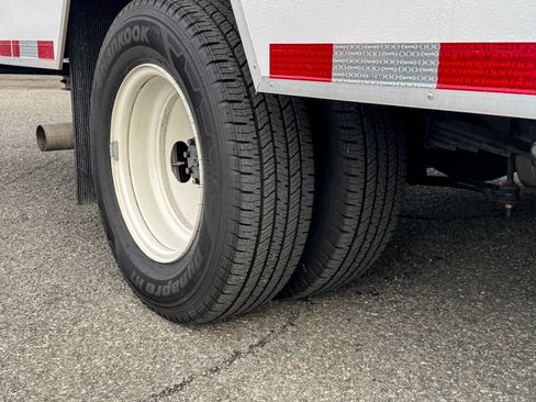 Used 2024 Ford E-350 and Econoline 350 Super Duty w/ Driver's Safety Package image 11