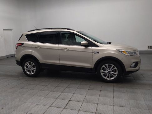 Used 2017 Ford Escape SE w/ Equipment Group 201A FWD image 11