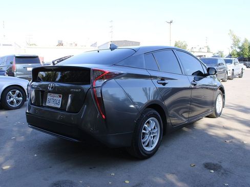 Used 2017 Toyota Prius Two w/ Prius Two Safety Plus Package FWD image 7