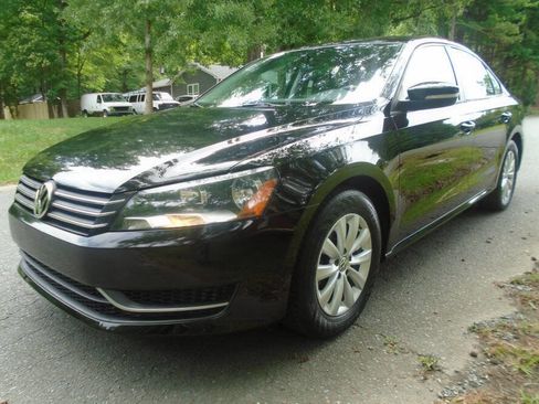 Used 2013 Volkswagen Passat 2.5 S FWD image 1
