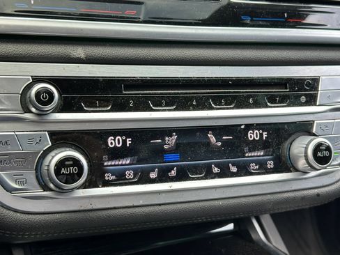Used 2018 BMW 750i RWD image 34