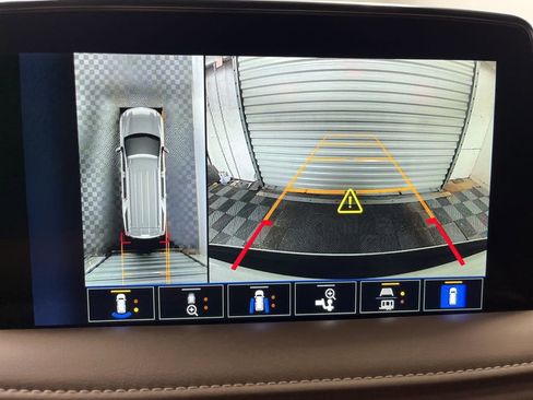Used 2024 Chevrolet Suburban Premier RWD image 13