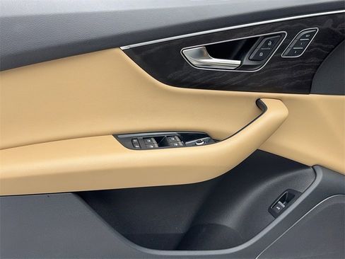 Used 2022 Audi Q7 3.0T Premium w/ Convenience Package image 37