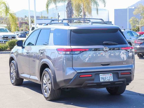Used 2024 Nissan Pathfinder SV FWD image 6