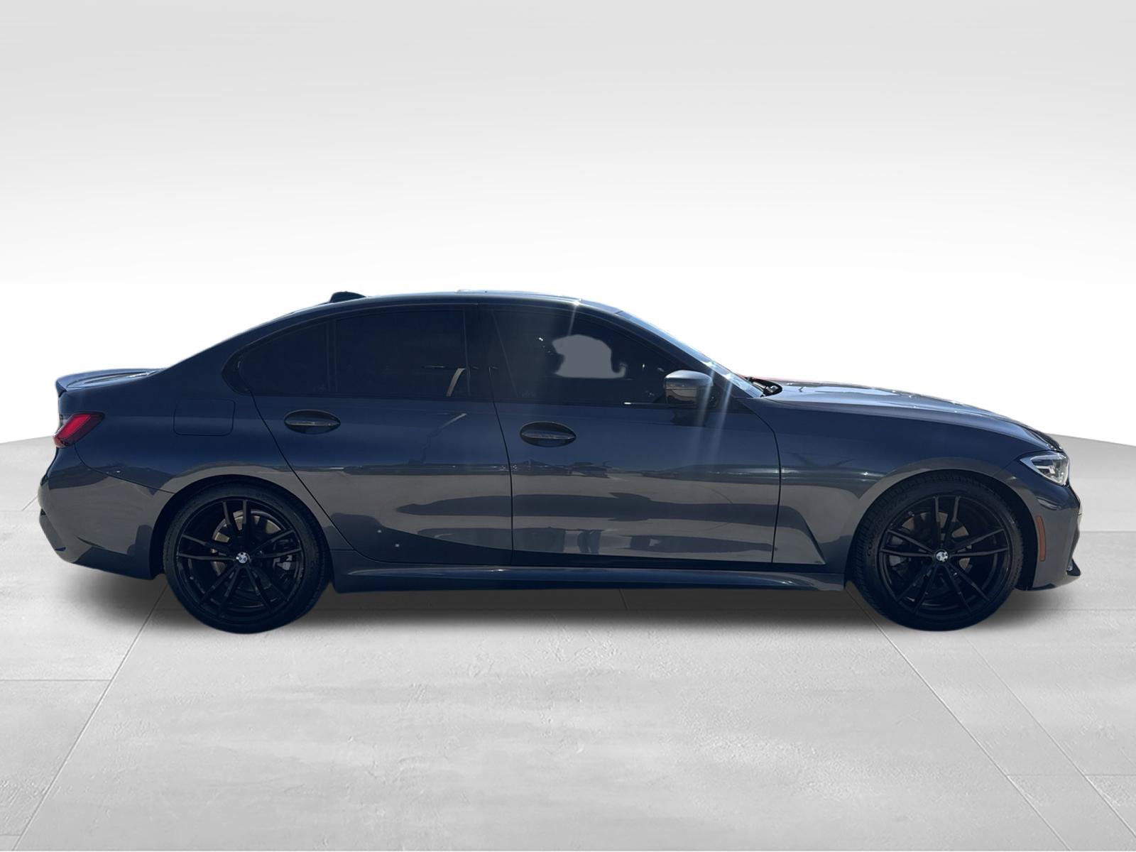 Used 2020 BMW 330i Sedan w/ M Sport Package RWD image 4
