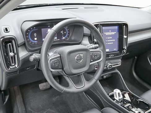 Certified 2024 Volvo XC40 B5 Plus w/ Protection Package Premier image 14