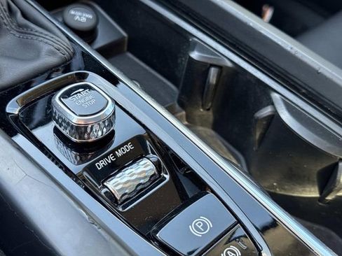 Used 2020 Volvo XC60 T5 Momentum image 28